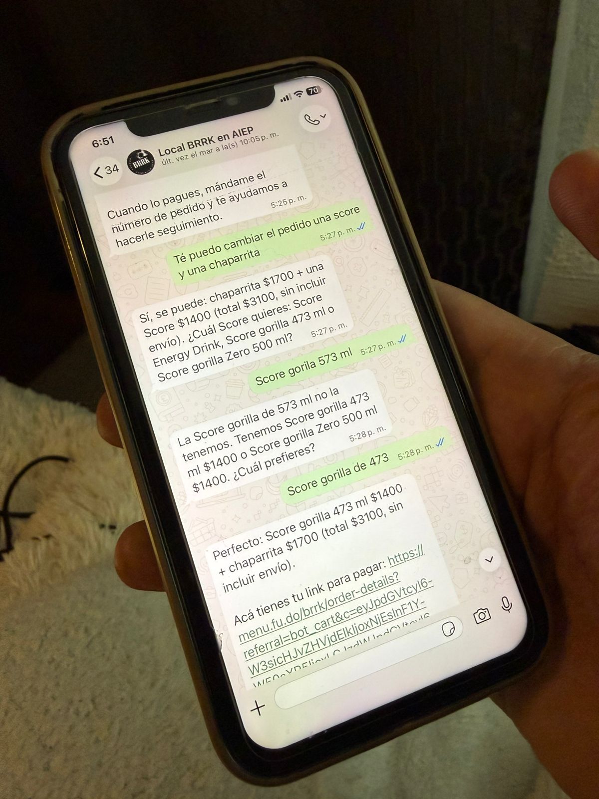 Conversación con agente de IA de BRRK por WhatsApp